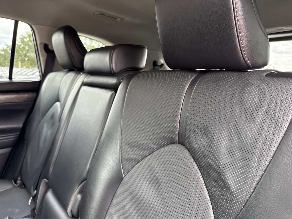 Used 2022 Toyota Highlander Limited FWD image 14