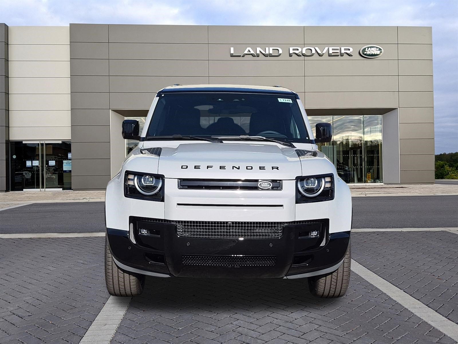 New 2026 Land Rover Defender 110 X-Dynamic SE AWD/4WD image 2