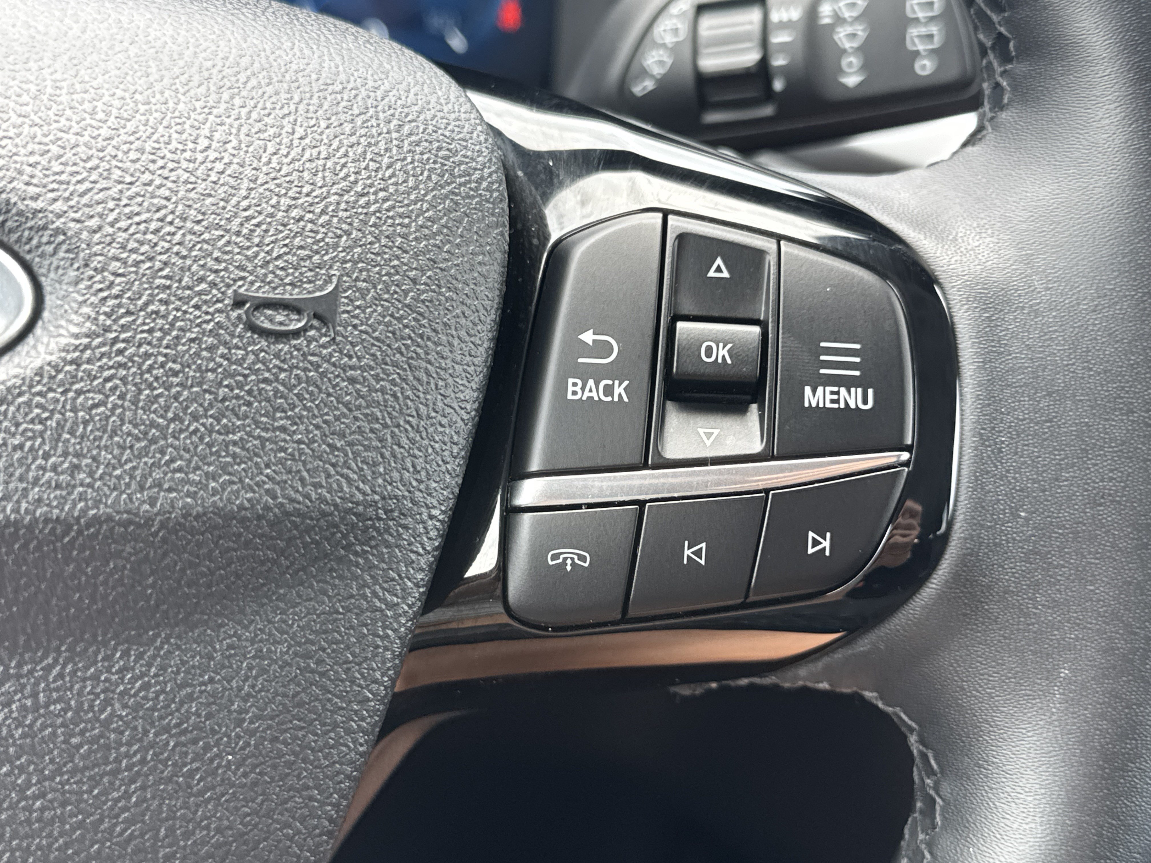 Certified 2025 Ford Escape Platinum AWD/4WD image 17