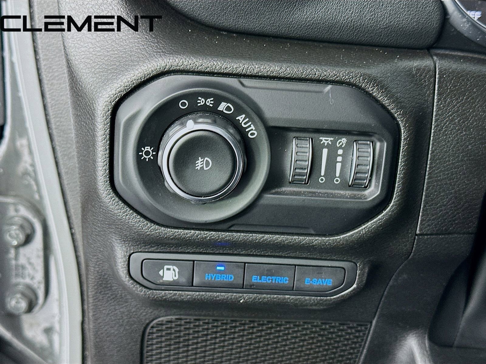 Used 2022 Jeep Wrangler Unlimited Sahara w/ Cold Weather Group image 13