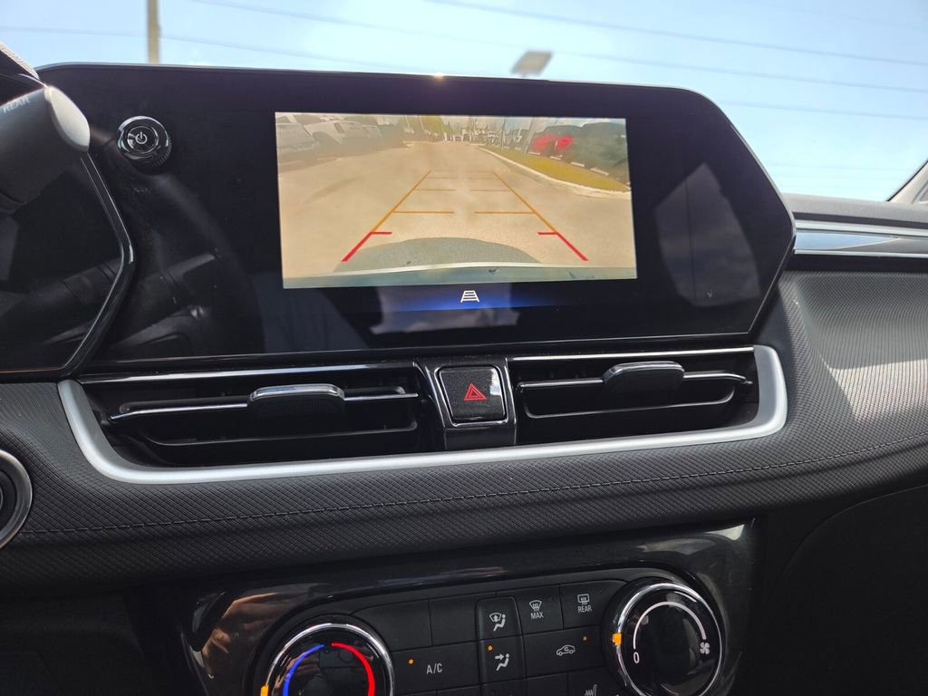 Used 2024 Chevrolet TrailBlazer LT w/ LT Cold Weather Package FWD image 30