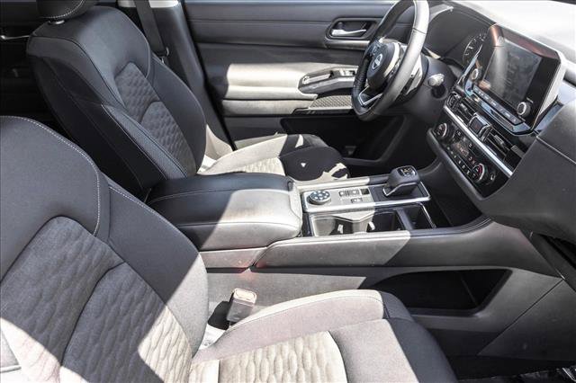 Used 2022 Nissan Pathfinder SV image 30