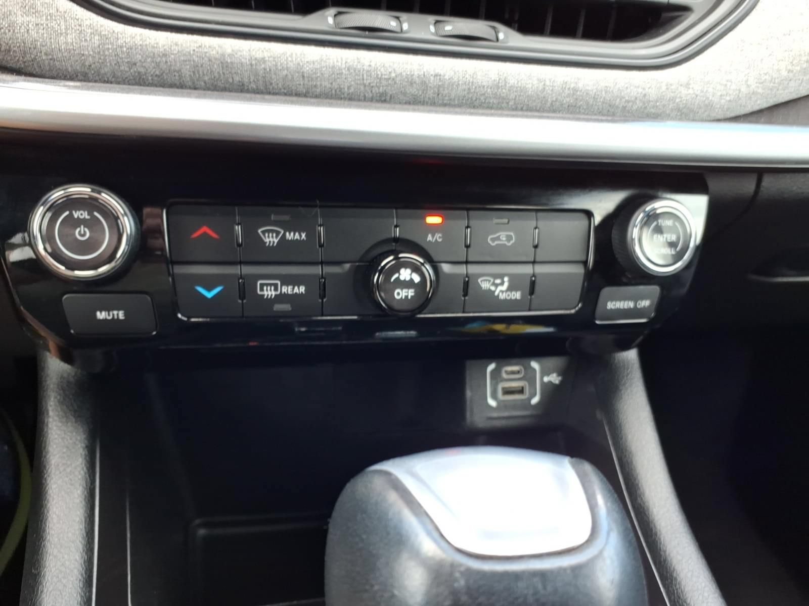 Used 2024 Jeep Compass Latitude AWD/4WD image 20