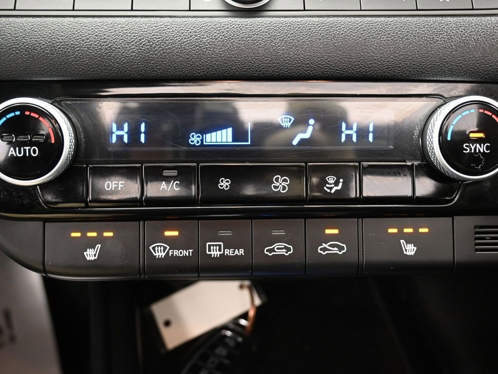 Used 2022 Hyundai Elantra Limited image 28