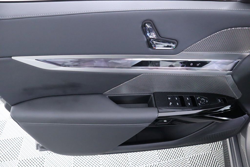 New 2025 BMW 740i xDrive AWD/4WD image 17