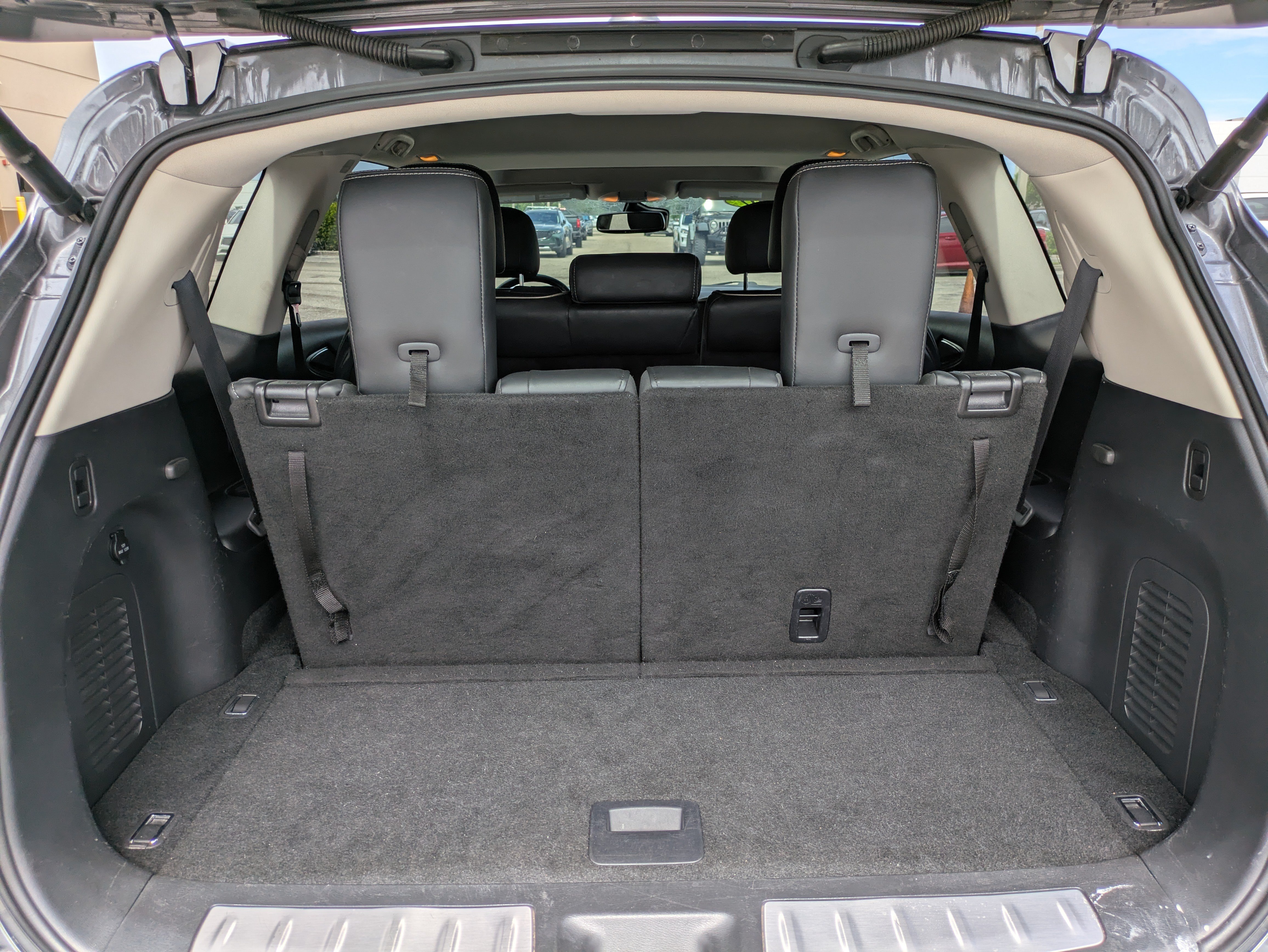 Used 2020 INFINITI QX60 Luxe w/ Essential Package FWD image 12