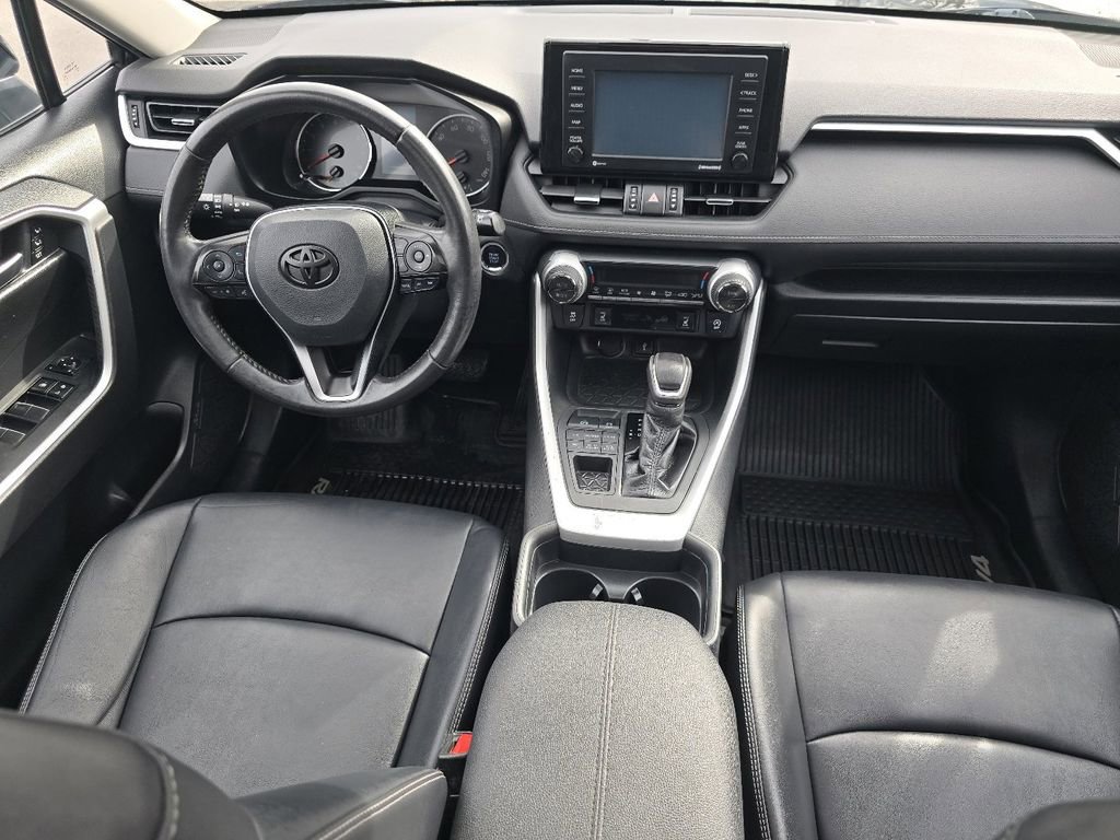 Used 2020 Toyota RAV4 XLE Premium image 21