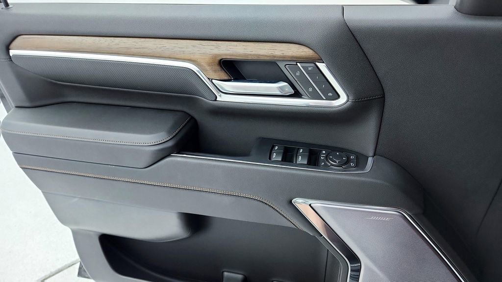 Used 2024 Chevrolet Silverado 2500 High Country w/ Technology Package AWD/4WD image 31