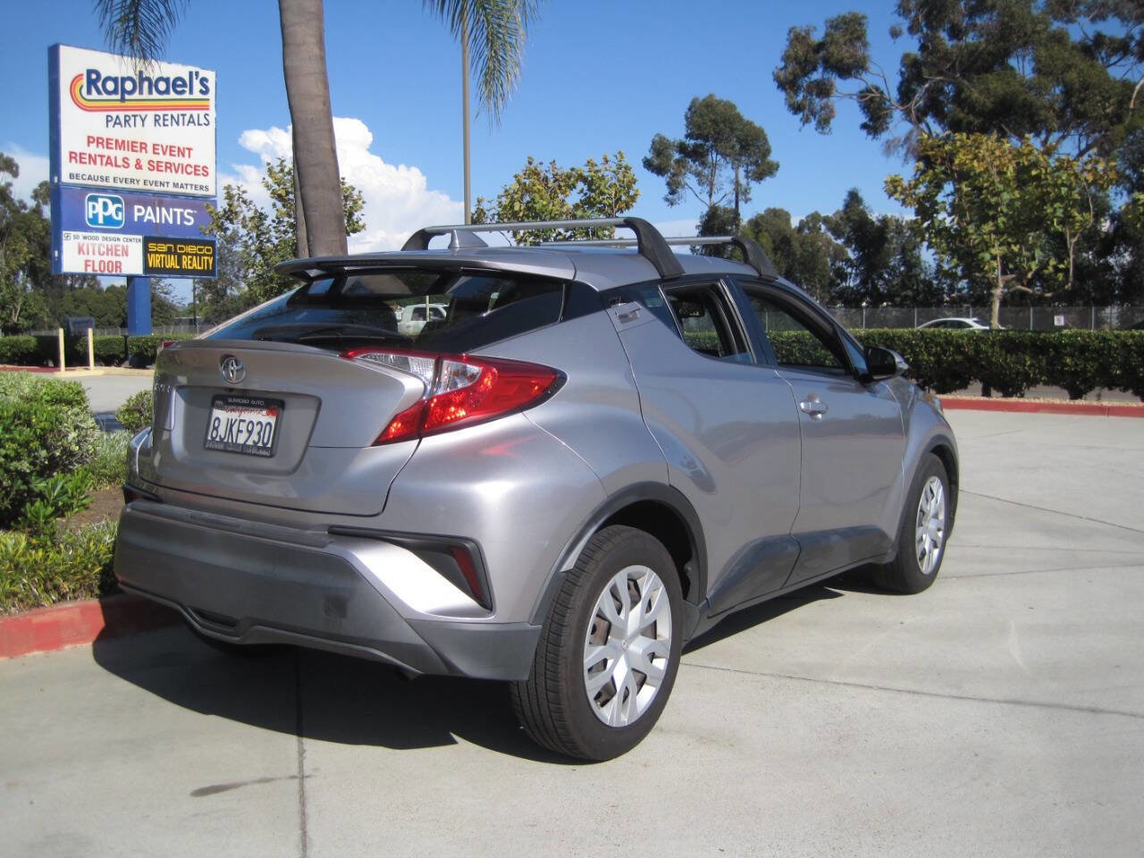Used 2019 Toyota C-HR LE image 9