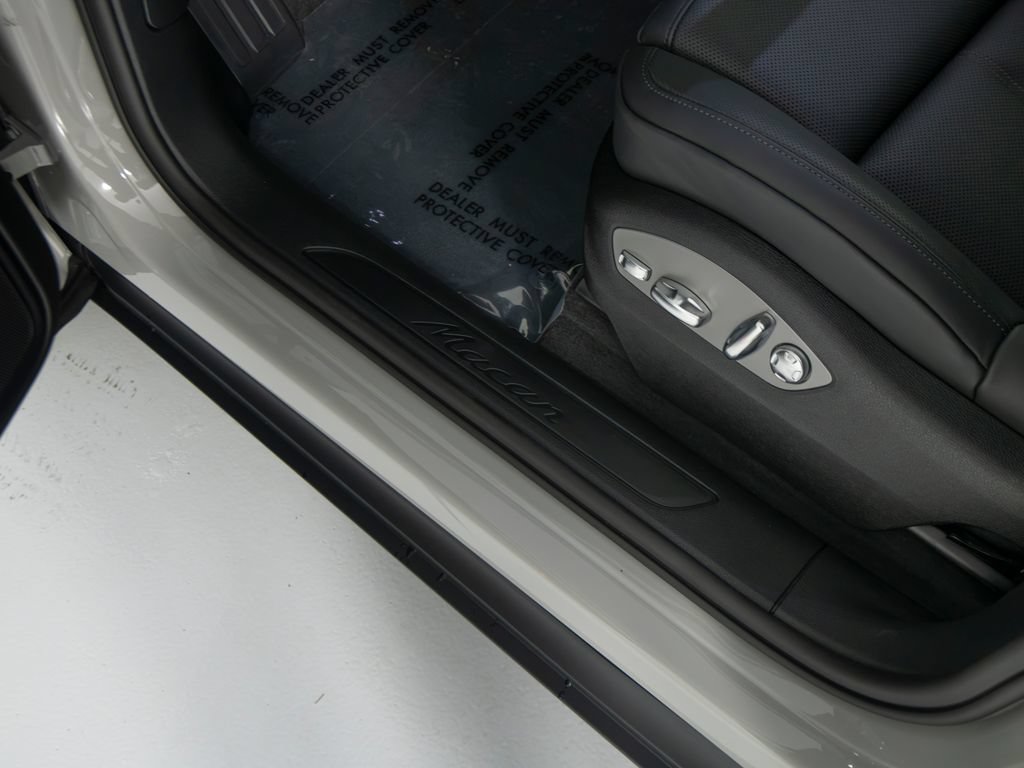 New 2026 Porsche Macan AWD/4WD image 21