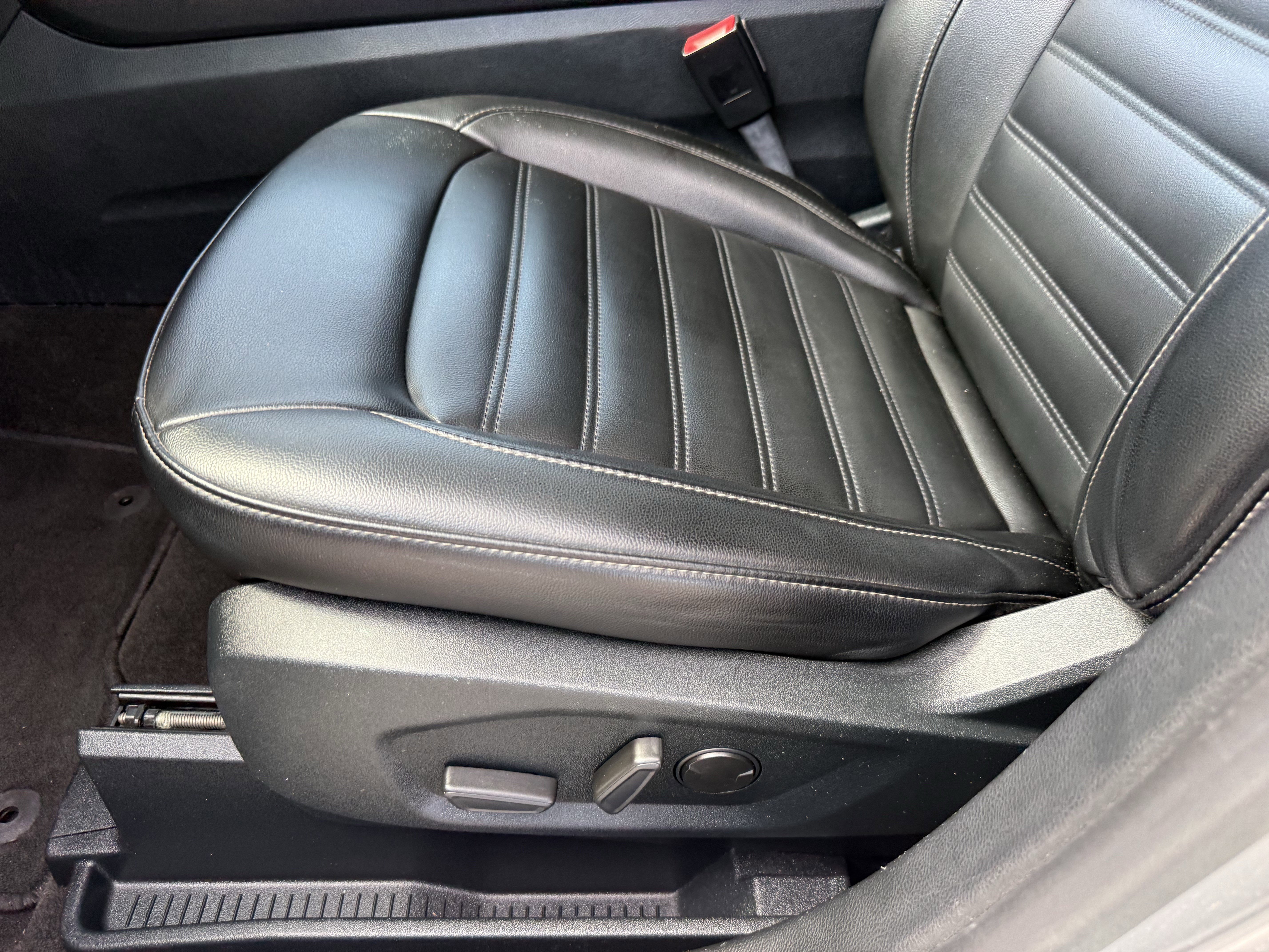 Used 2020 Ford Edge SEL w/ Convenience Package image 28