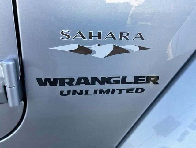 Used 2017 Jeep Wrangler Unlimited Sahara w/ Connectivity Group AWD/4WD image 14