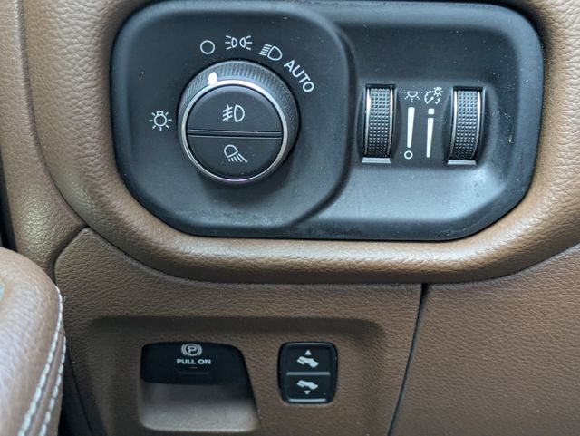 Certified 2019 RAM 1500 Laramie RWD image 17