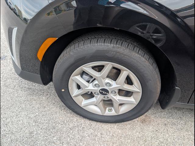 Used 2025 Kia Soul LX w/ LX Technology Package image 5