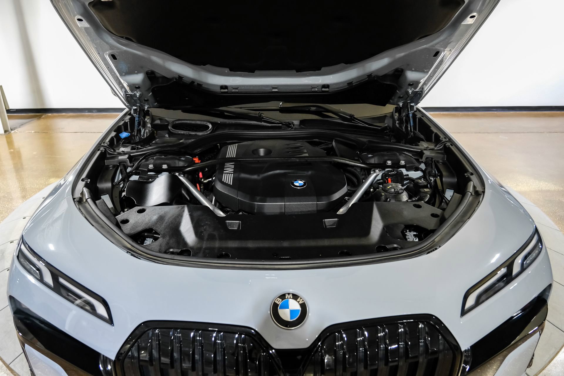 Used 2023 BMW 740i image 51