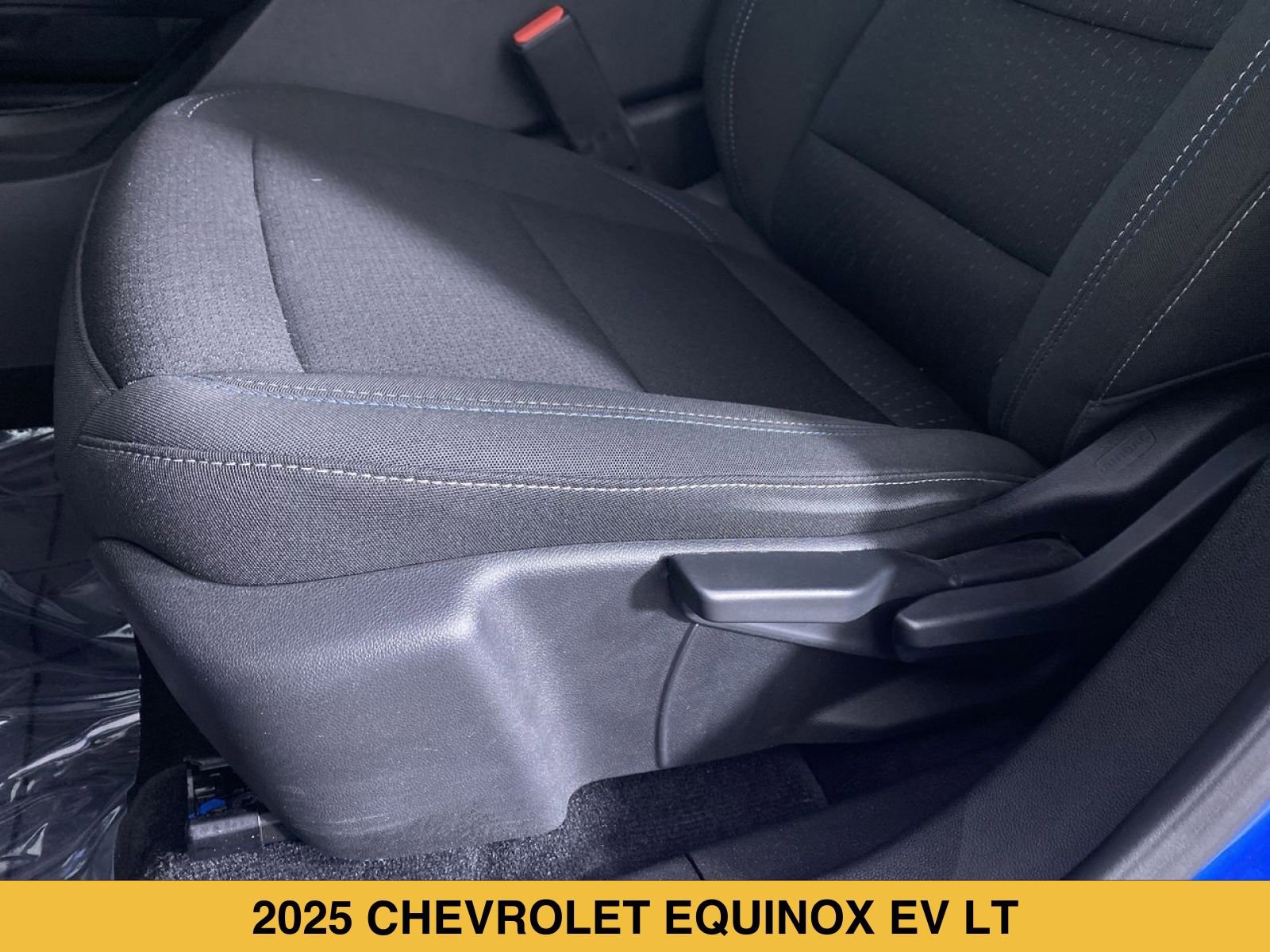 Certified 2025 Chevrolet Equinox EV LT FWD image 9