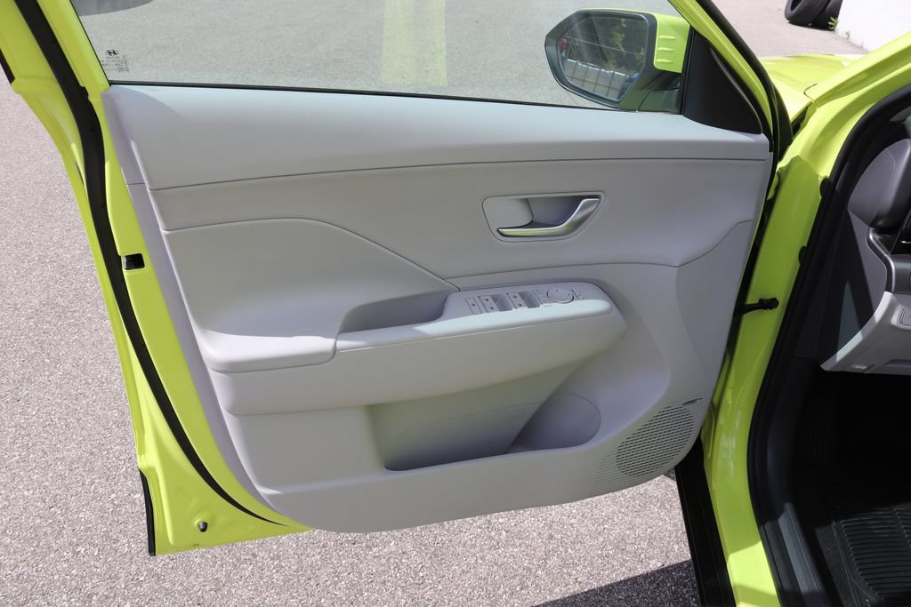 Used 2024 Hyundai Kona Limited FWD image 5