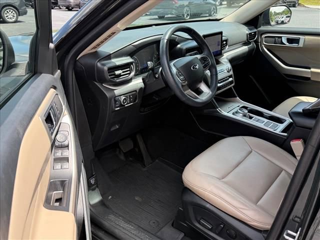 Used 2023 Ford Explorer XLT w/ Equipment Group 202A RWD image 10