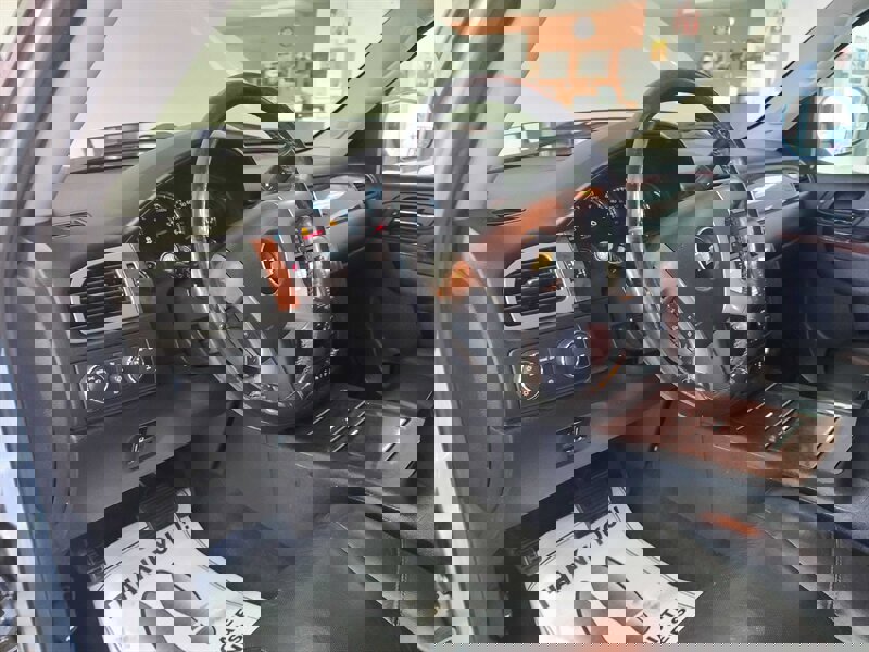 Used 2013 Chevrolet Suburban LTZ image 8