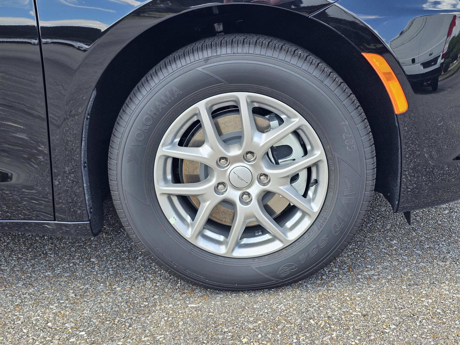 New 2027 Chrysler Pacifica Select FWD image 6