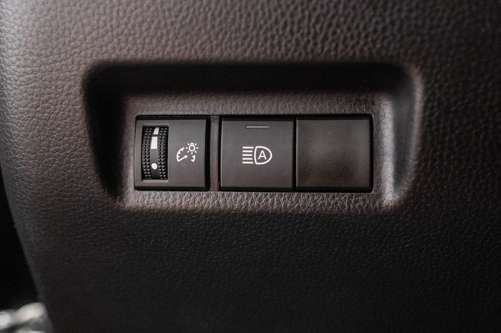 Used 2025 Toyota RAV4 XLE AWD/4WD image 23