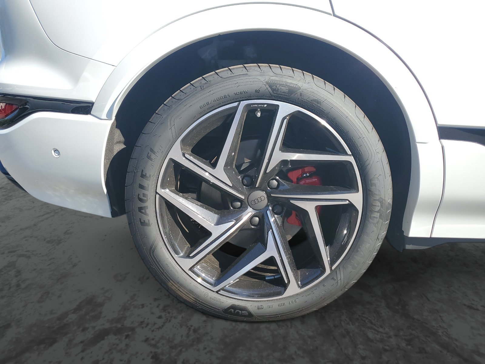 New 2027 Audi SQ6 e-tron Prestige AWD/4WD image 5