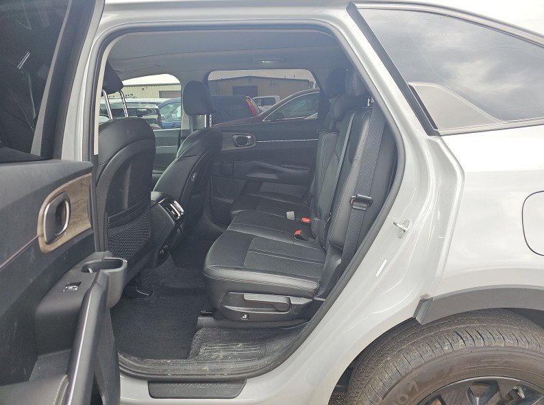 Used 2023 Kia Sorento S w/ Panoramic Sunroof Package AWD/4WD image 10