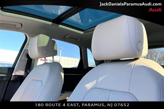 Used 2023 Audi Q3 2.0T Premium w/ Convenience Package image 17