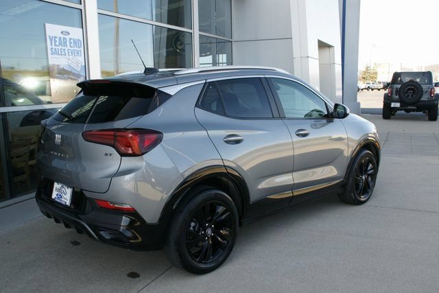 Used 2024 Buick Encore GX Sport Touring FWD image 3