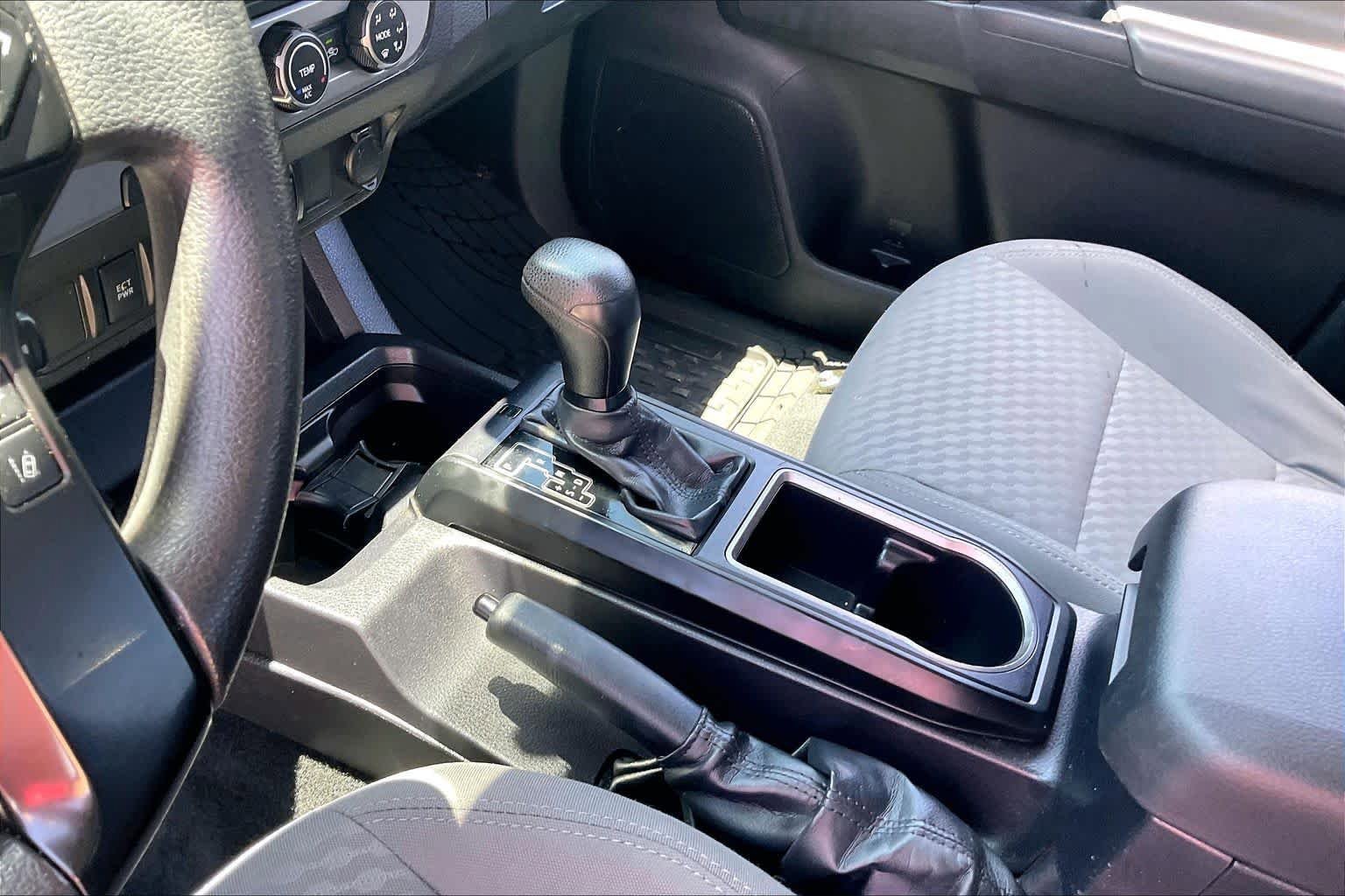 Used 2022 Toyota Tacoma SR RWD image 16
