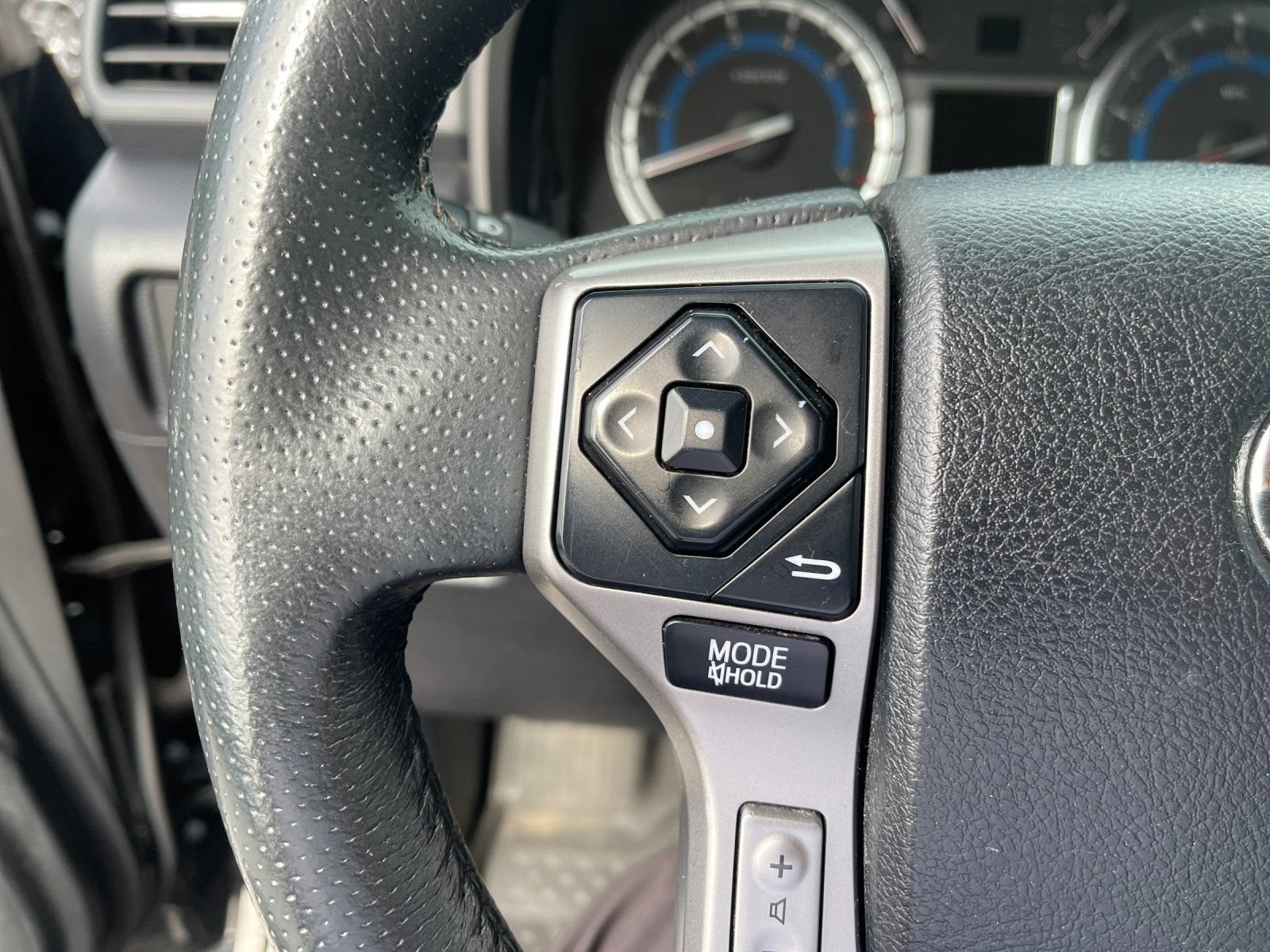 Used 2019 Toyota 4Runner SR5 AWD/4WD image 28