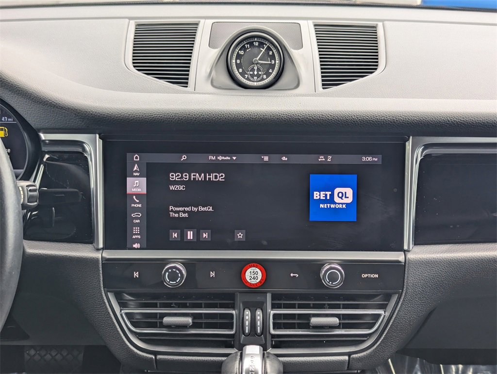 Used 2023 Porsche Macan Turbo image 9