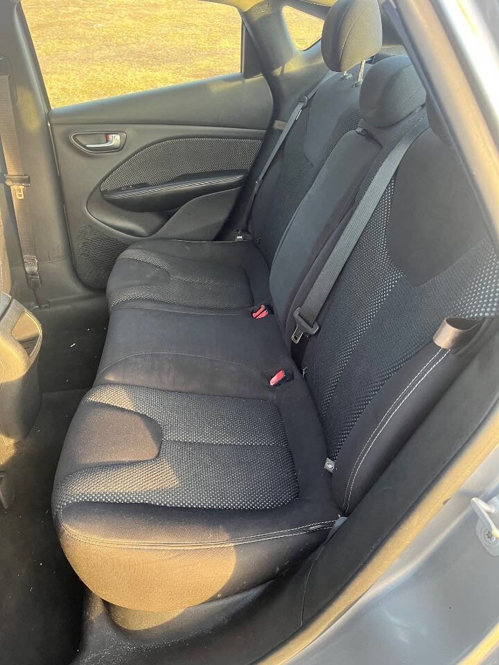 Used 2015 Dodge Dart SXT image 9