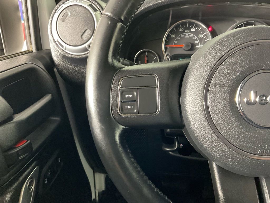 Used 2013 Jeep Wrangler Unlimited Sahara image 21