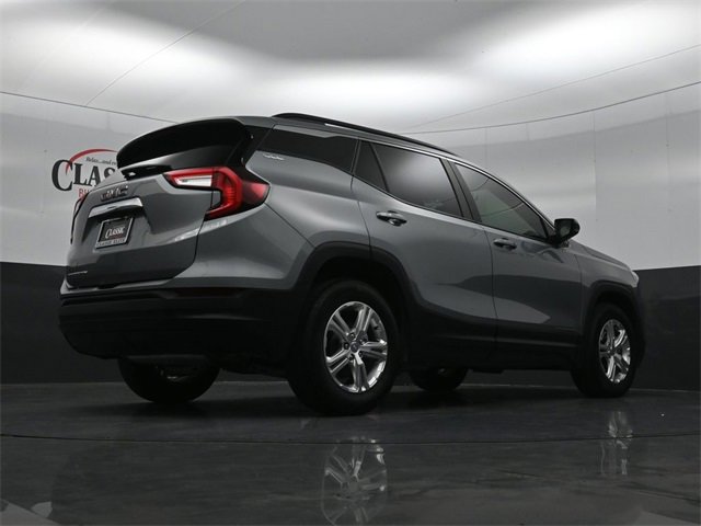 Used 2024 GMC Terrain SLE w/ Driver Convenience Package image 29