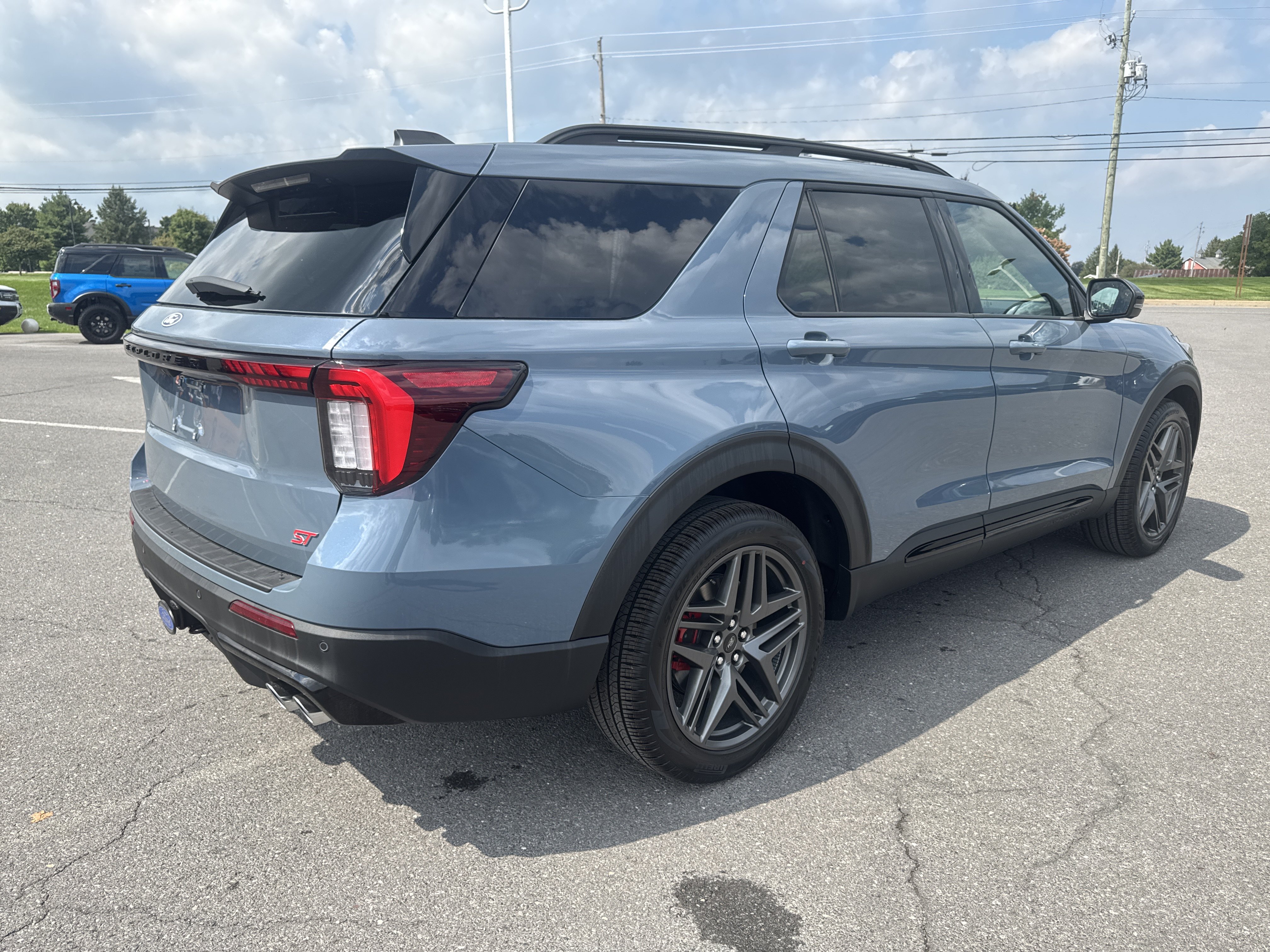 New 2027 Ford Explorer ST w/ Sun And Sound Package AWD/4WD video 3