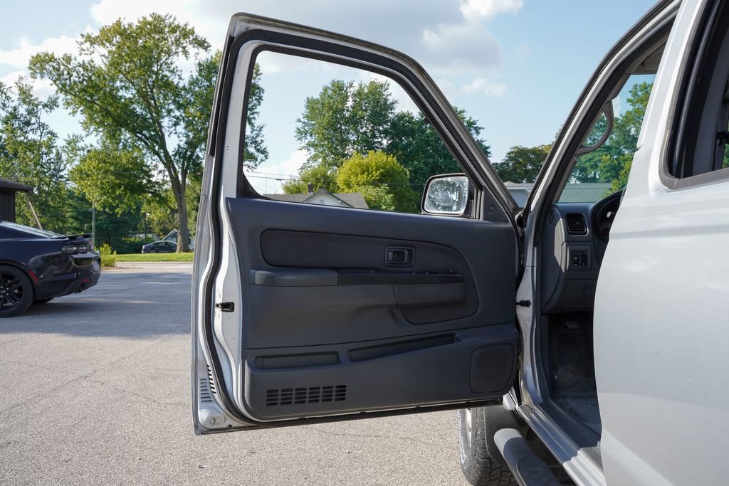 Used 2004 Nissan Frontier XE w/ (PWR) XE Pwr Pkg AWD/4WD image 19
