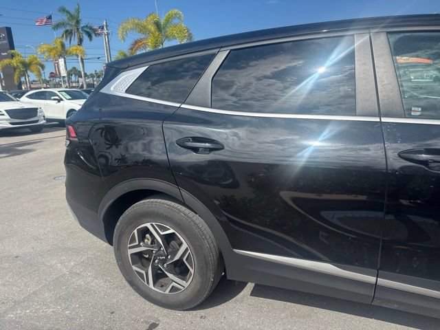 Used 2024 Kia Sportage LX AWD/4WD image 4