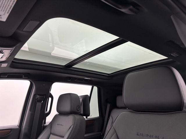 New 2026 GMC Yukon Denali w/ Denali Reserve Package image 5