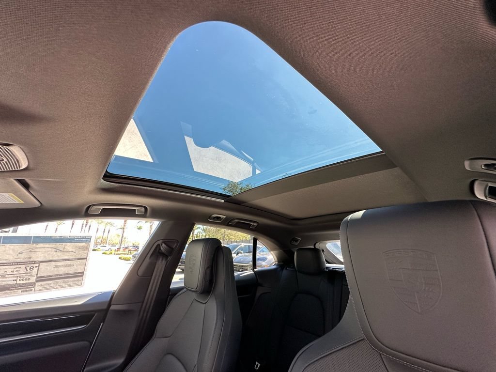 Used 2026 Porsche Macan Electric RWD image 25