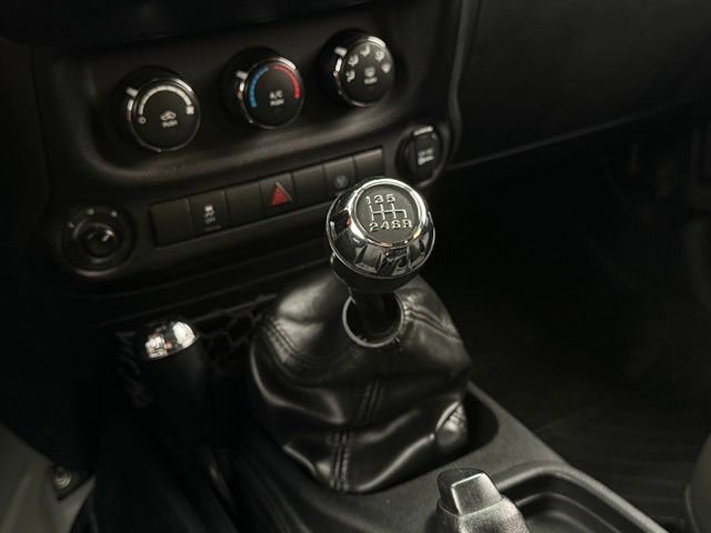 Used 2016 Jeep Wrangler Sahara w/ Connectivity Group AWD/4WD image 21