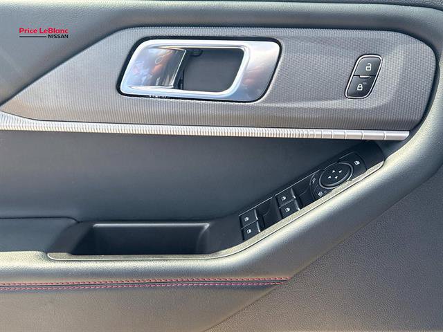 Used 2025 Ford Explorer ST-Line w/ ST-Line Street Pack AWD/4WD image 19