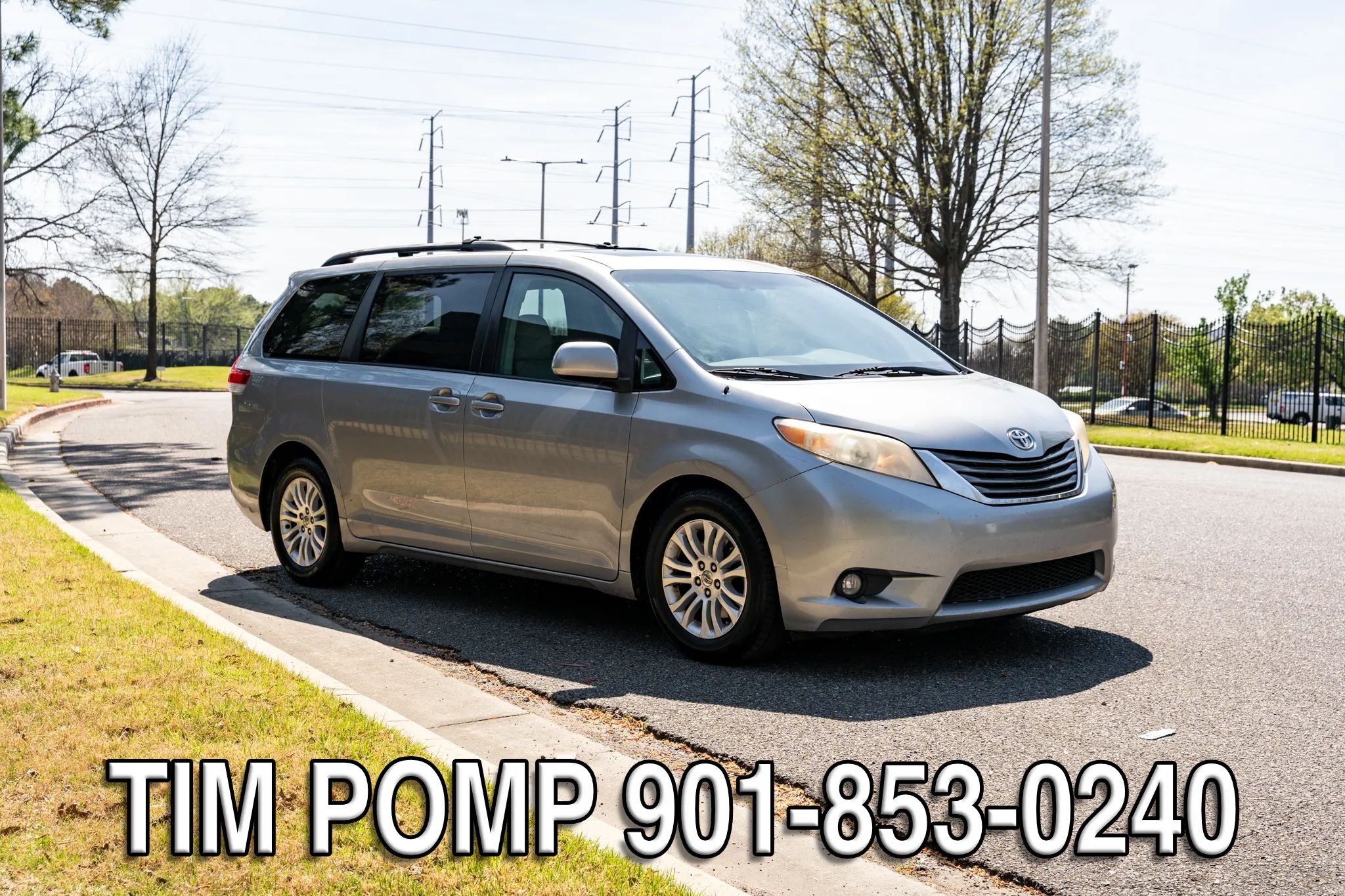 Used 2011 Toyota Sienna XLE w/ Entertainment Pkg FWD image 4