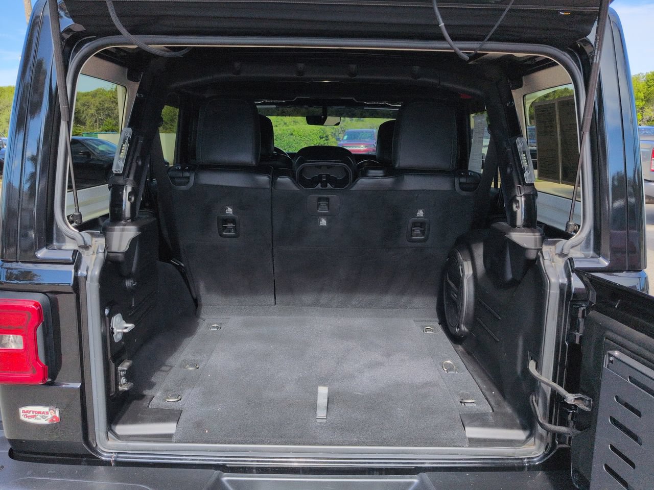 Used 2019 Jeep Wrangler Unlimited Rubicon w/ Uconnect 4C Nav & Sound Group AWD/4WD image 12