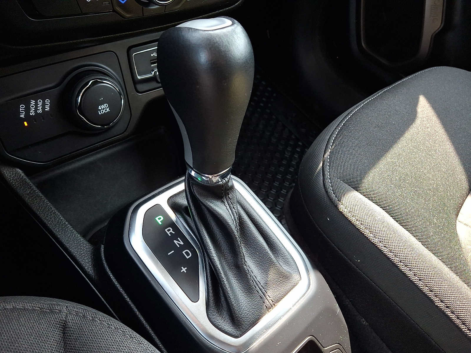 Certified 2023 Jeep Renegade Latitude AWD/4WD image 14