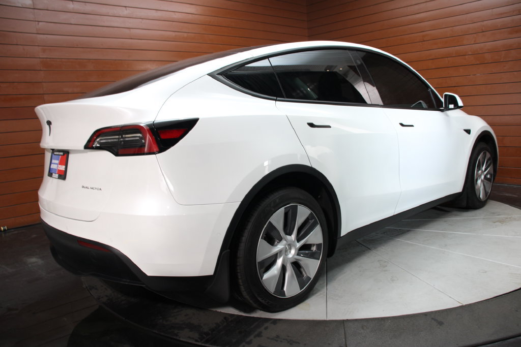 Used 2022 Tesla Model Y Long Range AWD/4WD image 5
