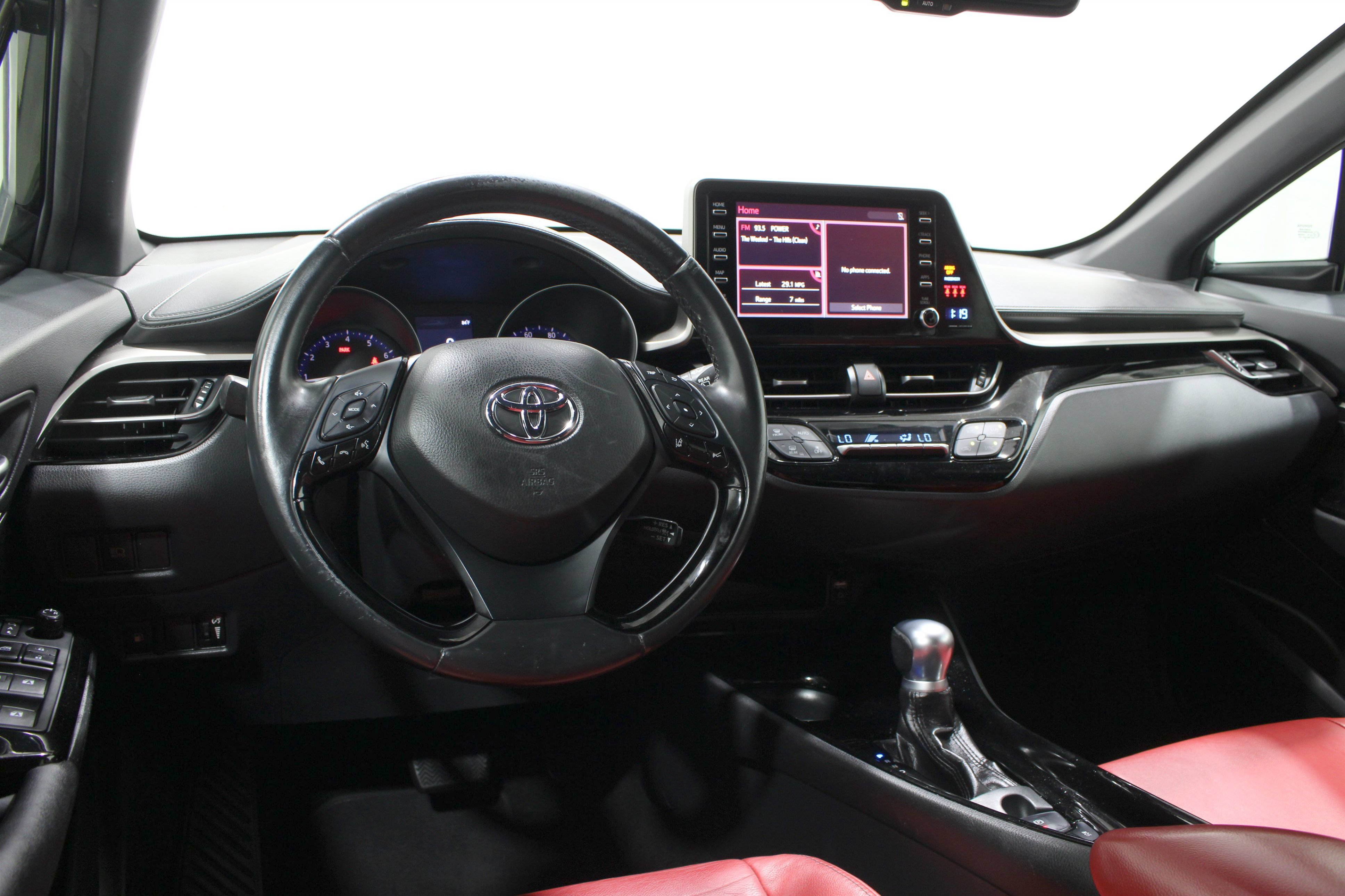 Used 2019 Toyota C-HR XLE FWD image 2