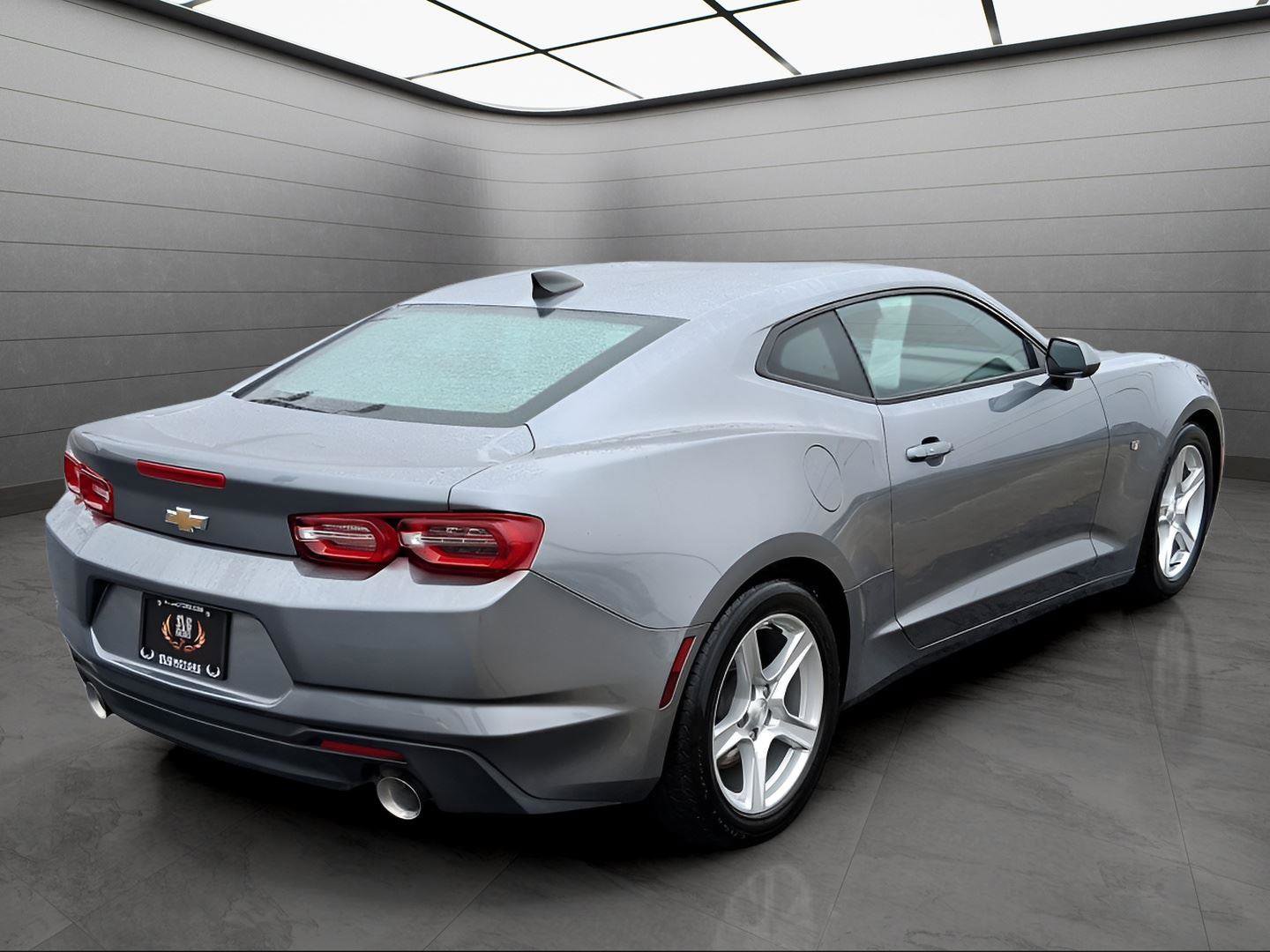 Used 2019 Chevrolet Camaro LT w/ Technology Package image 4