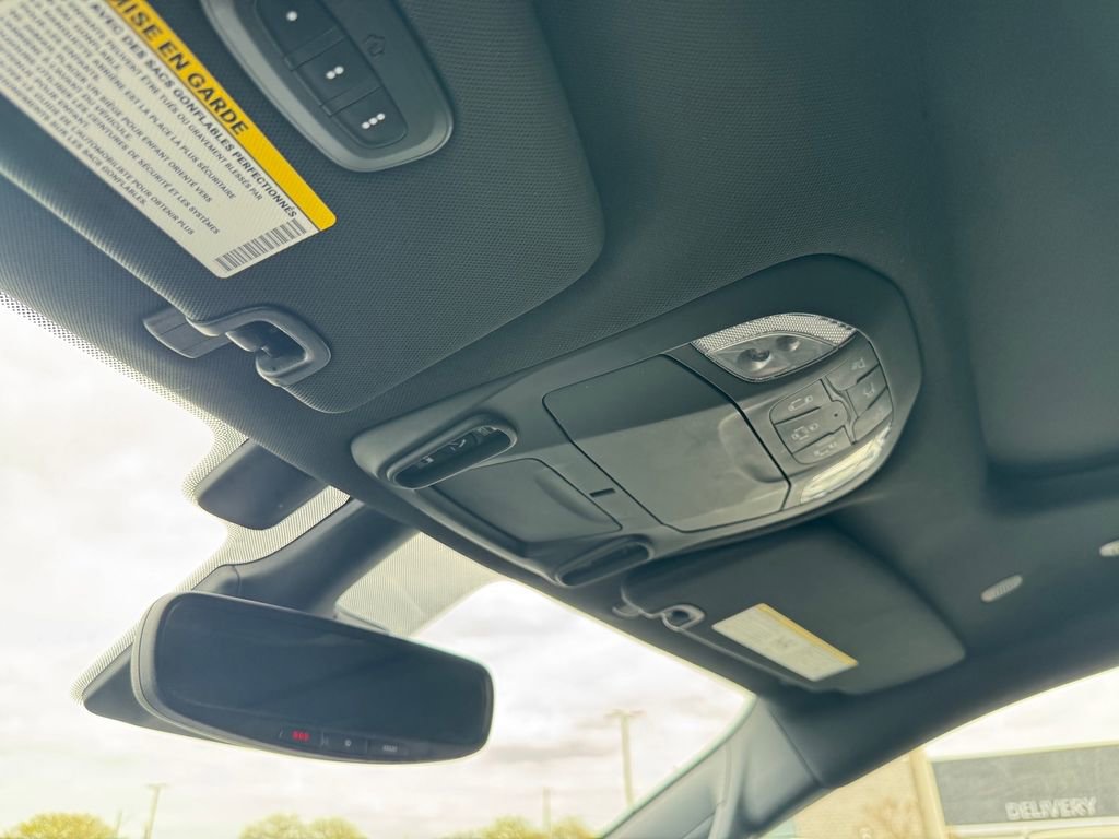 Used 2022 Chrysler Pacifica Limited w/ Uconnect Theater Family Group image 24