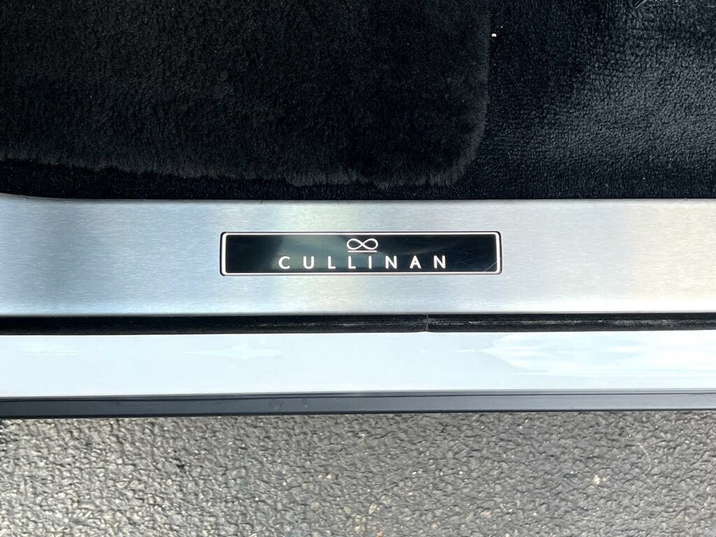Used 2022 Rolls-Royce Cullinan Black Badge AWD/4WD image 30